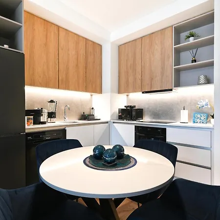 Waterfront Lina Βελιγράδι