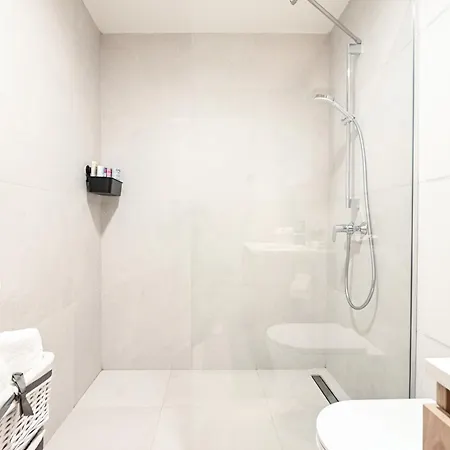 Waterfront Lina Βελιγράδι